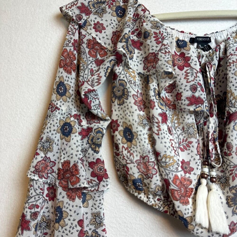F21 Boho Crop Ruffle Blouse Off Shoulder Top Size Medium Floral Cottage Western - Picture 3 of 11